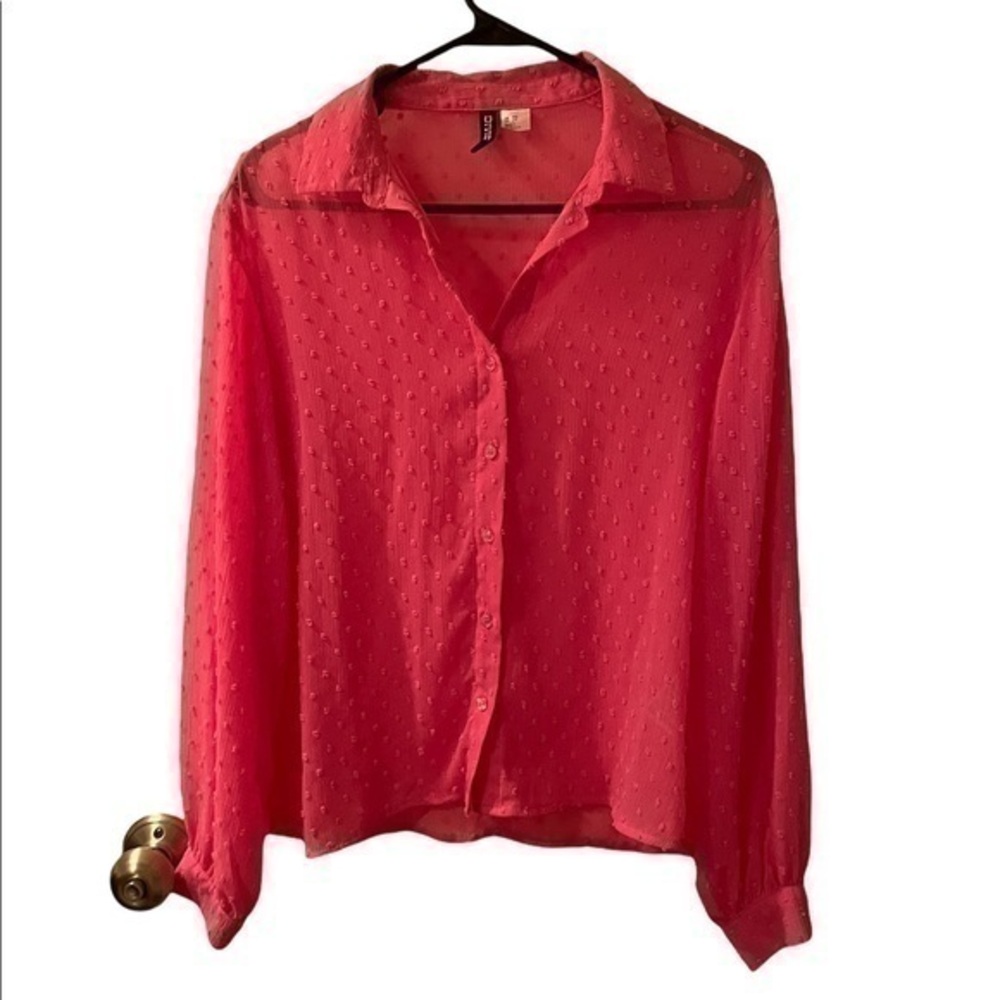 HM Pink Flowy Blouse
Condition 9/10 no flaws
Size XXXS (fits more like XS)